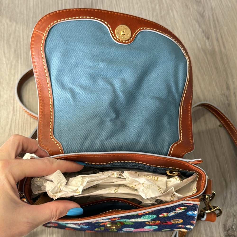 Dooney and Bourke Disney Hats Crossbody Purse NWT Blue - Picture 3 of 7